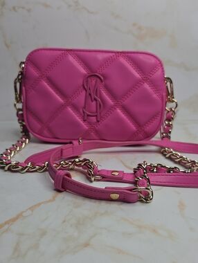 Steve MaddenBdaisy Quilted Bright Pink  Crossbody Camera Bag